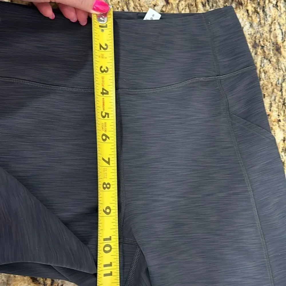 Lululemon Athletica Mid Rise Heathered Black Cropped Leggings Size 8